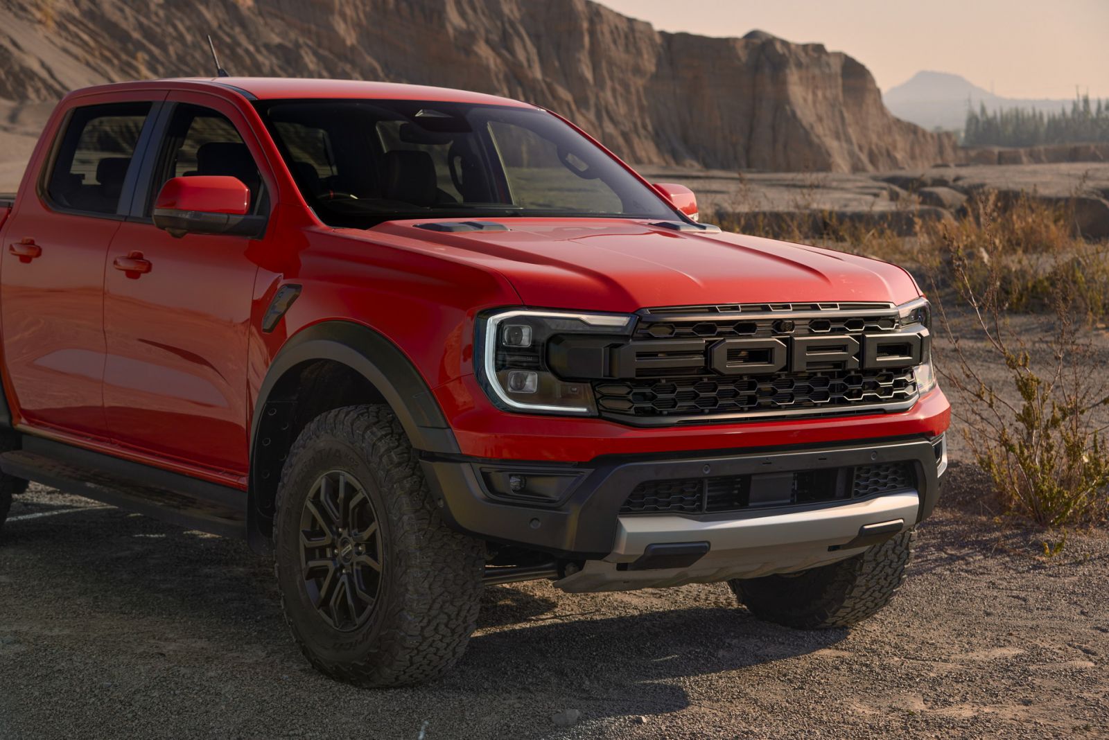 ngoai-that-ford-raptor-phan-dau